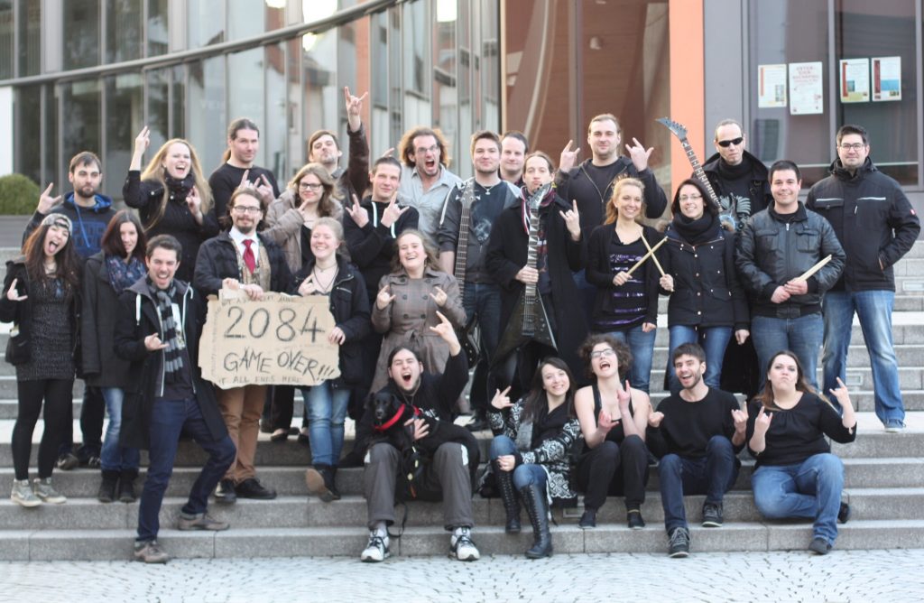 Das Ensemble von 01011001; Foto Theater der härteren Klangart