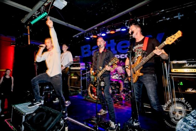 Snakes In The Pit at Indra Musik Club, Hamburg // by xhighfivesx Tobias Luger