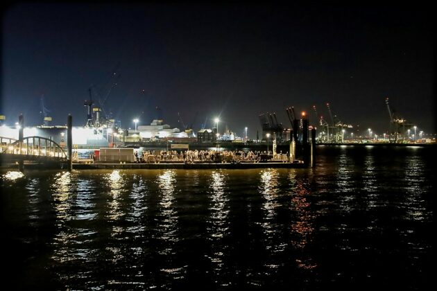 Lifewentpear at Hafen, Hamburg // by xhighfivesx Tobias Luger