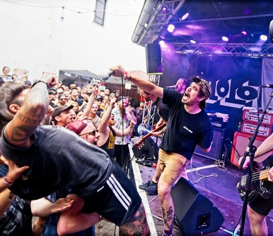 Bilder: Booze Cruise Festival 2023 in Hamburg am 23.-25.6.2023 Überyou at Molotow Backyard, Hamburg // by xhighfivesx Tobias Luger