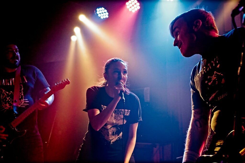 Bilder: Strike Anywhere, Bellyacher in Hamburg am 15.10.2023 - AWAY ...