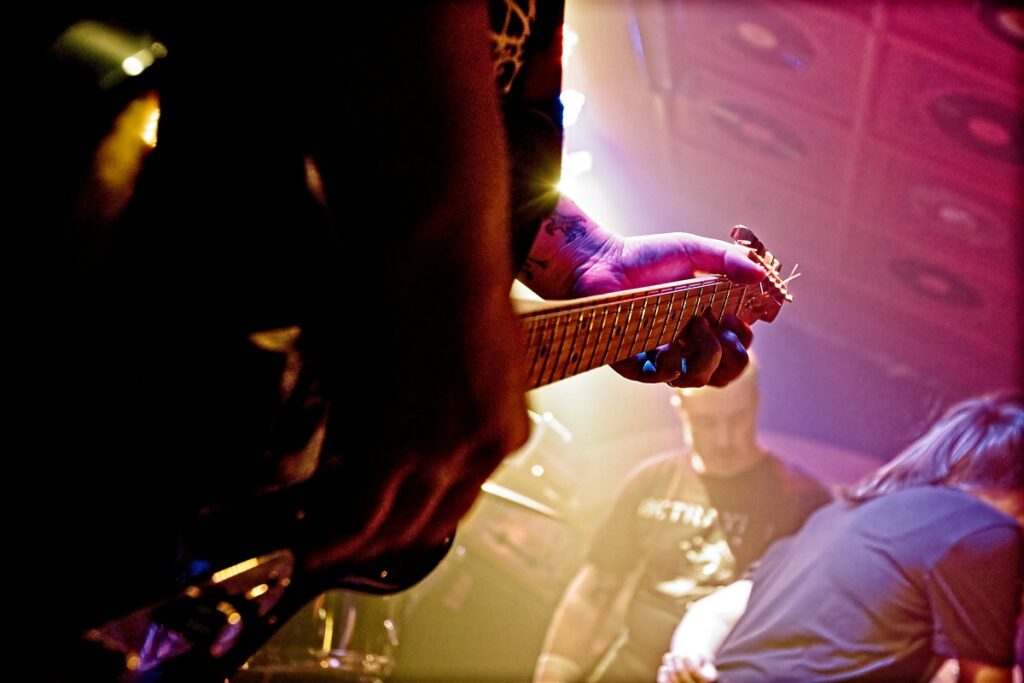 Bilder: Strike Anywhere, Bellyacher in Hamburg am 15.10.2023 - AWAY ...