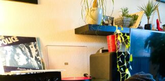 Tobi (Sidewalk Surfers)