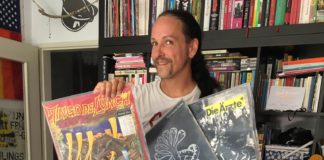 '10 Records Worth To Die For' mit Mikki Sixx (Stuhl)