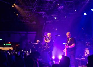 Konzertbericht: Cock Sparrer und Emscherkurve 77 am 06. 12. 2025 im Zakk Düsseldorf Cock Sparrer - Live @ Zakk Düsseldorf (2025)