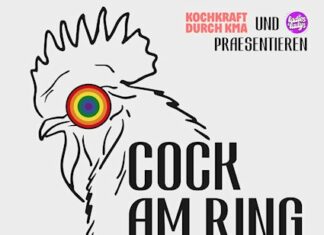 Mittig platzierter Hahn mit Regenbogen Farben im Auge. Oben rechts Logo von Kochkraft durch KMA und Ladies & Ladys Label. Mittig steht Cock Am Ring. 24 Flintastische Coverversionen