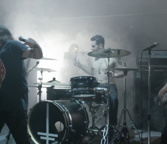 TWITCHING TONGUES mit neuem Video „Disharmony“