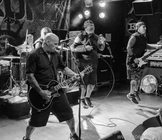 Bilder: Agnostic Front im Knust, Hamburg