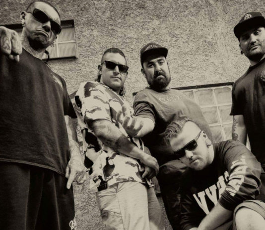 „Sea Of Misery“ – Stream the new CROWNED KINGS full-length