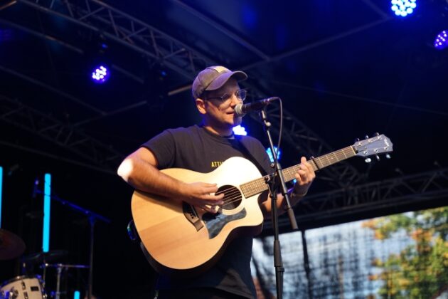 Singer-Songwriter MODERN FIREWORKS im Interview - AWAY FROM LIFE