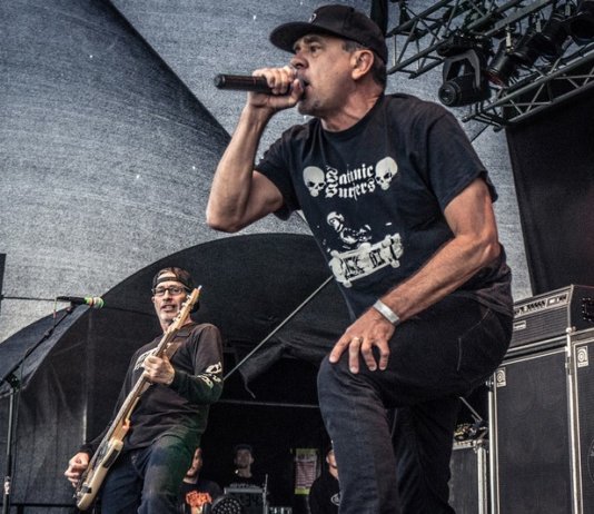 Jim Lindberg mit Pennywise (Photo by Jörg Baumgarten)