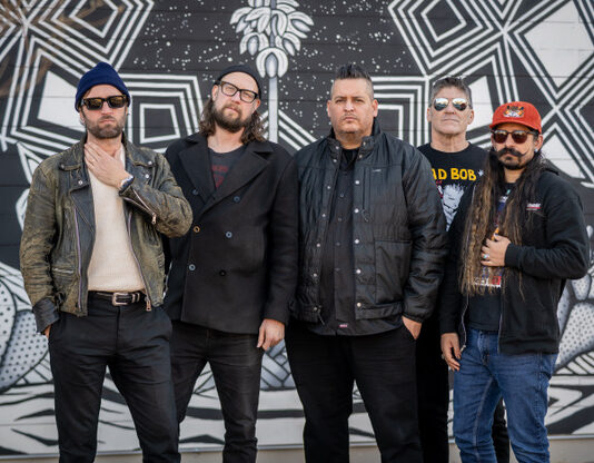 Dead Pioneers präsentieren neuen Track „Freedom Means Something“