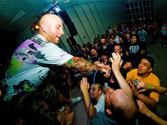 E.TOWN CONCRETE im Herbst auf Europa-Tour - AWAY FROM LIFE