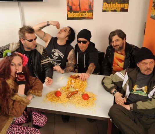 EISENPIMMEL veröffentlichen neues Video „Frauen, die Bier trinken“🍻 Eisenpimmel