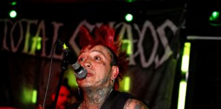 Bilder: Total Chaos und The Rumkicks am 22.08.2026 in Kiel