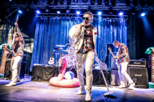 Gimme Gimmes (pic by foxyjaysphotography)