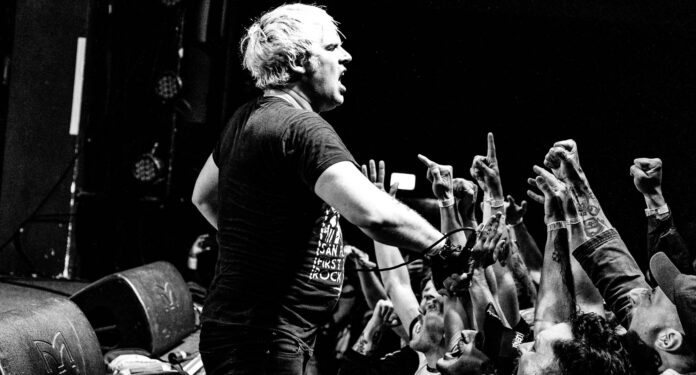 Home Front (Photo by @herrzulle) Home Front (Photo by @herrzulle)