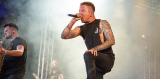 Bury Tomorrow gründen Label DEA†H RECORDS, teasen neue Single „Sx“