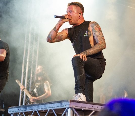 Bury Tomorrow gründen Label DEA†H RECORDS, teasen neue Single „Sx“