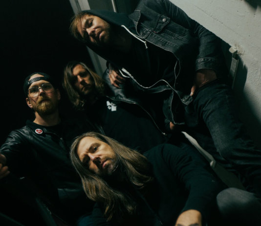 KMPFSPRT melden sich mit „Denkmal“ zurück KMPFSPRT (Pressebild, 2020)