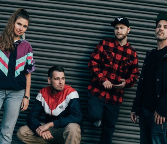 Neonschwarz (Foto by Robin Hinsch)