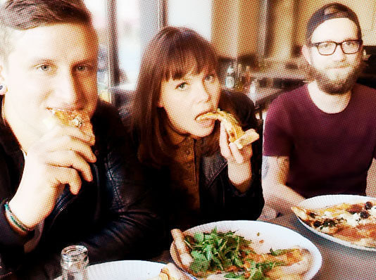 NO FUN liefern Pizza-Hymne