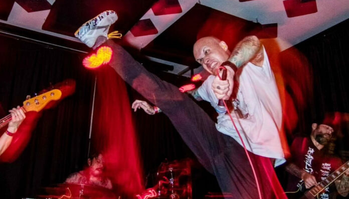 Planet On A Chain (Photo by Jules Wood)