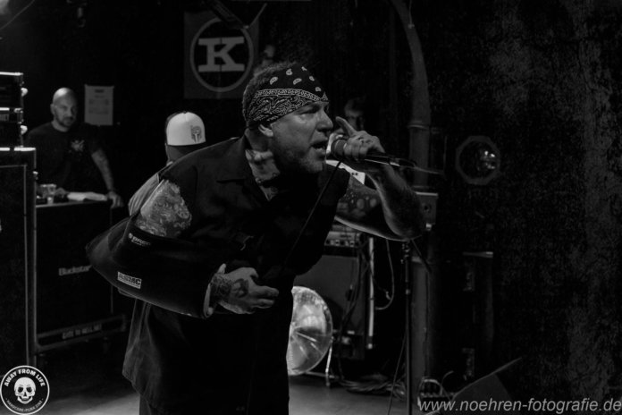 Roger Miret mit Agnostic Front (Photo by Sven Nöhren)