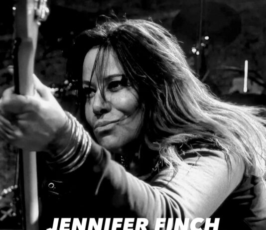 L7-Bassistin Jennifer Finch im Alter von 59 Jahren gestorben