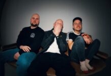 Smile And Burn (Photo by Max Threlfall)