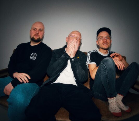 Smile And Burn (Photo by Max Threlfall)