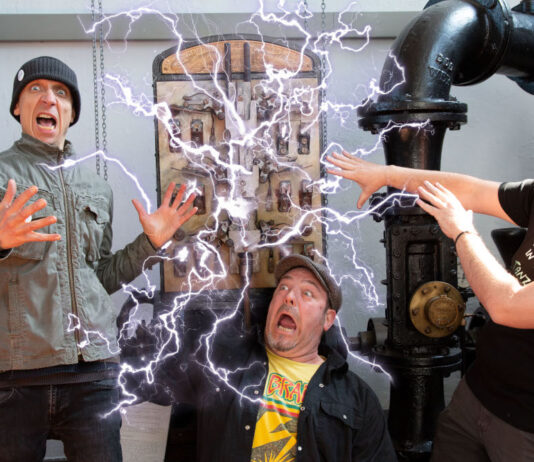 ZWAKKELMANN veröffentlicht ein Doppelvideo