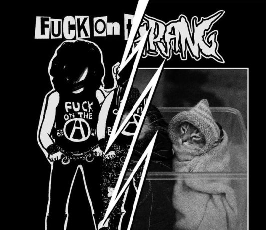 Split - Fuck On The Beach,Terlarang