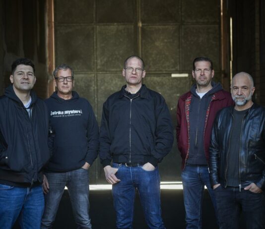 Interview mit STAGE BOTTLES: „Wir leben ja nicht nur von der großartigen Qualität unserer Musik, sondern auch von unserer Authentizität.“ Stage Bottles - Credits: Boris Schoeppner