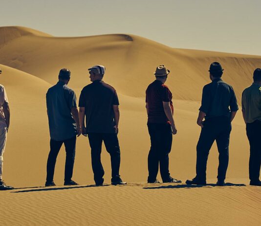 THE SLACKERS kündigen 15. Studioalbum „Don’t Let The Sunlight Fool Ya“ an The Slackers (Promo-Bild, 2022)