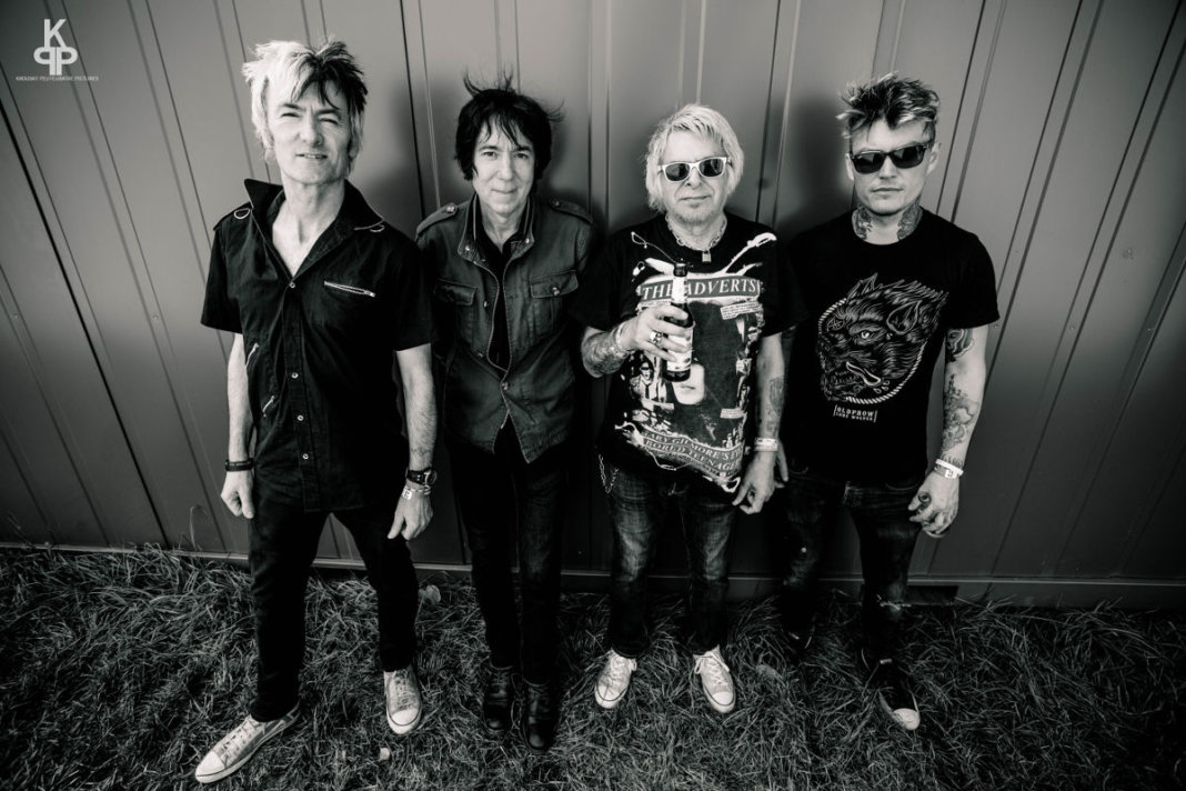 UK Subs - Punk-Band - Charlie Harper - Aurelien Jouanen at Krousky Peutebatre-pictures.