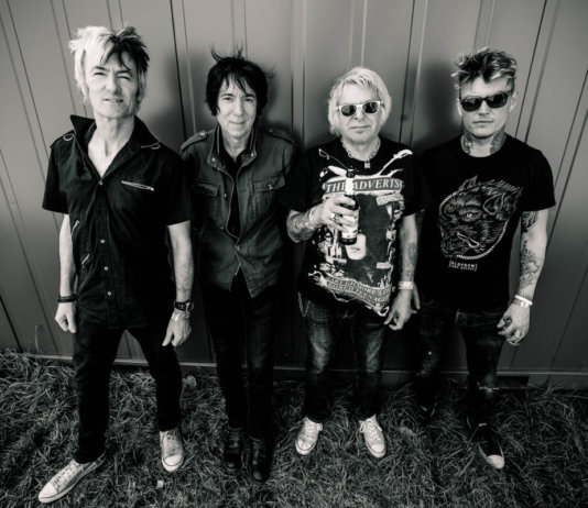 UK Subs - Punk-Band - Charlie Harper - Aurelien Jouanen at Krousky Peutebatre-pictures.