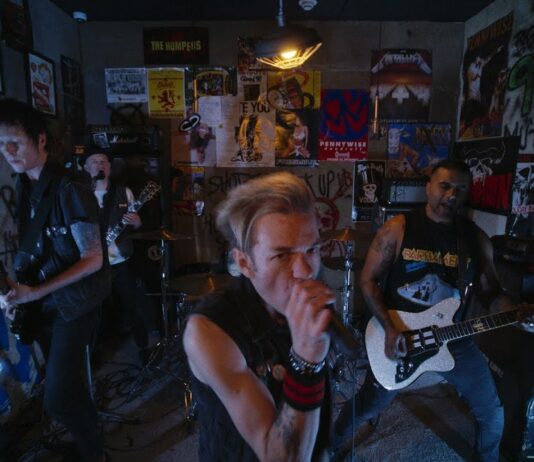 Sum 41 - Waiting On A Twist Of Fate (Official Music Video)