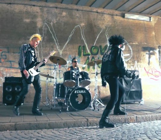 TOTAL CHAOS neues Album „World Of Insanity“