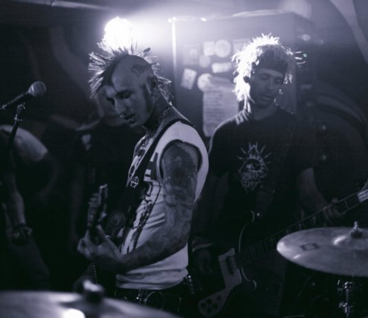 NOWHITERAG mit neuem Album „Resilience“ und Mini-Tour