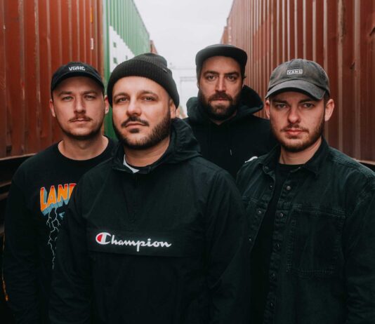 Waves Like Walls (Photo by Daniel Ruff)