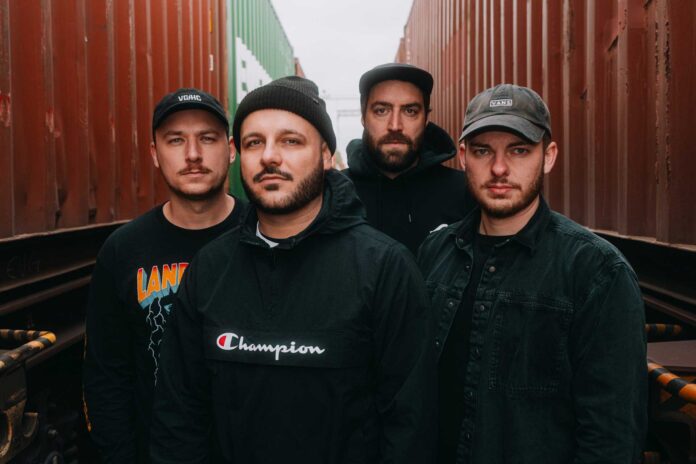 Waves Like Walls (Photo by Daniel Ruff)